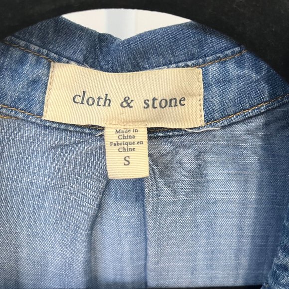 Cloth and Stone Chambray Button Down Top size S - Picture 3 of 4